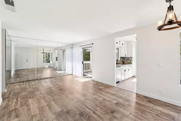 Vista, CA 92083,225 Diamond Way 211