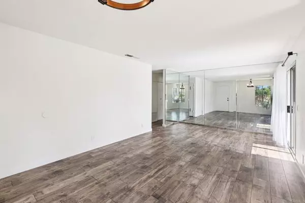 Vista, CA 92083,225 Diamond Way 211