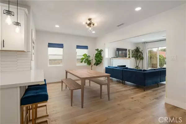 Los Angeles, CA 90047,8936 S Manhattan PL