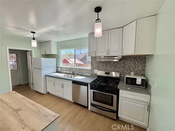 Arleta, CA 91331,9106 Lev AVE