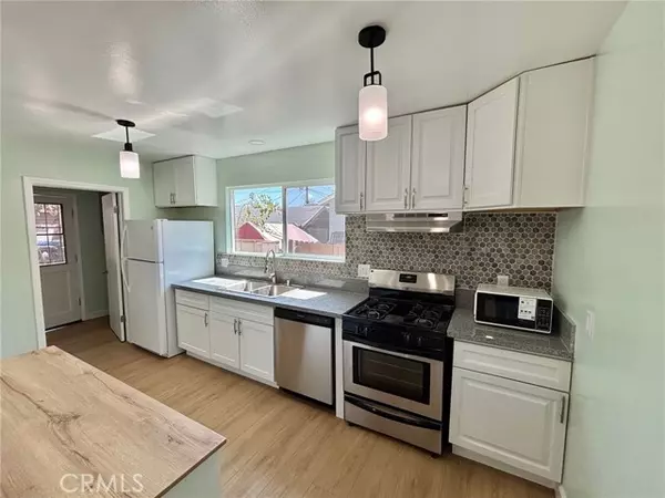 Arleta, CA 91331,9106 Lev AVE