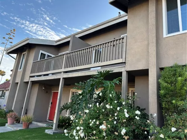 16971 Hoskins LN 3, Huntington Beach, CA 92649
