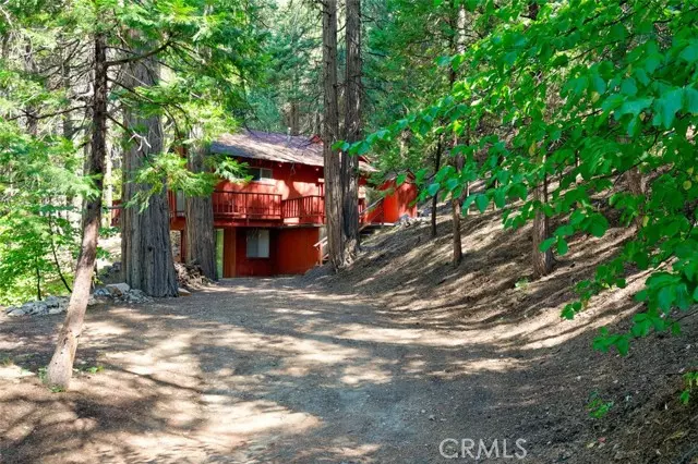 465 Blue Jay Canyon RD, Blue Jay, CA 92317