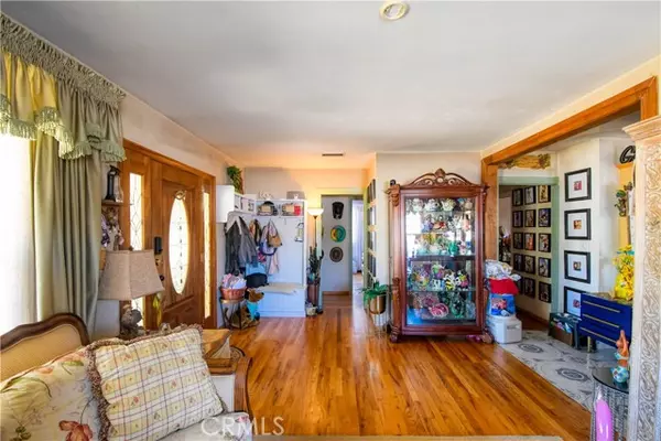 Van Nuys, CA 91411,15058 Friar ST