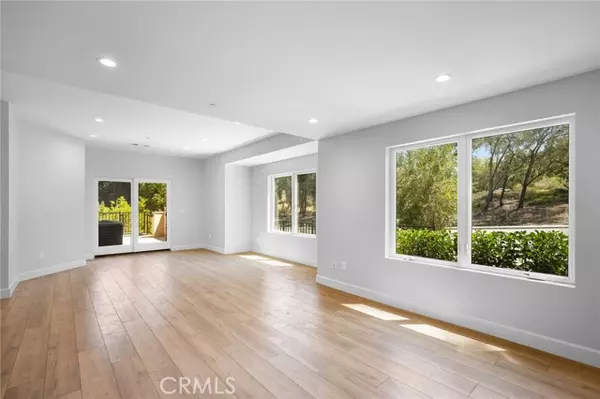 Glendale, CA 91206,357 Harvey DR 101