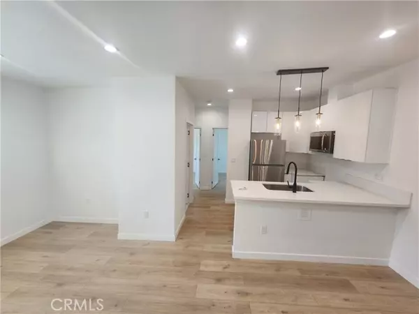 North Hollywood, CA 91606,10940 Oxnard ST 10942 1/2