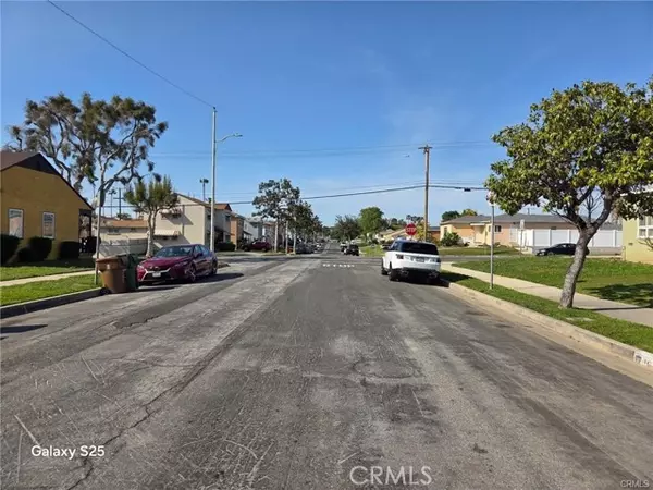 Los Angeles, CA 90047,10404 S Gramercy PL