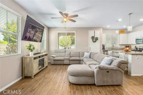 Colton, CA 92324,2002 Juniper LN