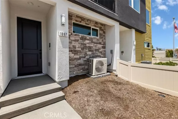 Anaheim, CA 92801,1097 N Harbor BLD