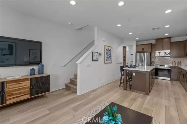 Anaheim, CA 92801,1097 N Harbor BLD