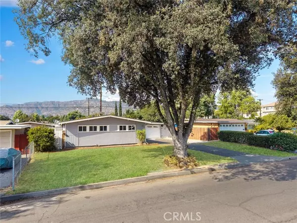 Azusa, CA 91702,739 E Haltern St
