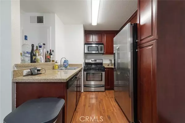 Woodland Hills, CA 91367,21450 Burbank BLD 203