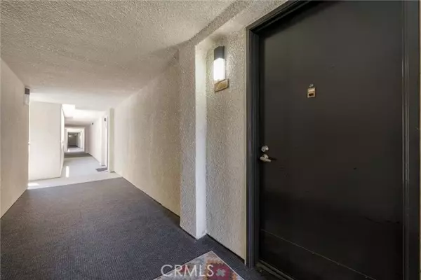 Woodland Hills, CA 91367,21450 Burbank BLD 203