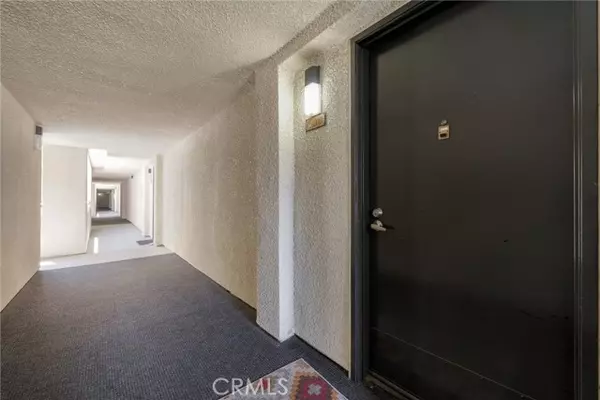 Woodland Hills, CA 91367,21450 Burbank BLD 203