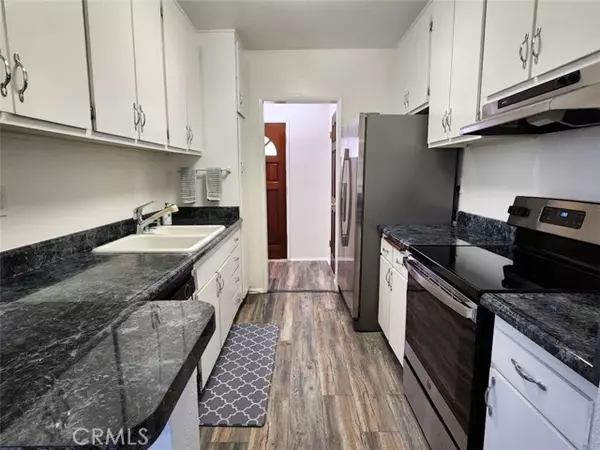 Tarzana, CA 91356,18307 Burbank BLD 14