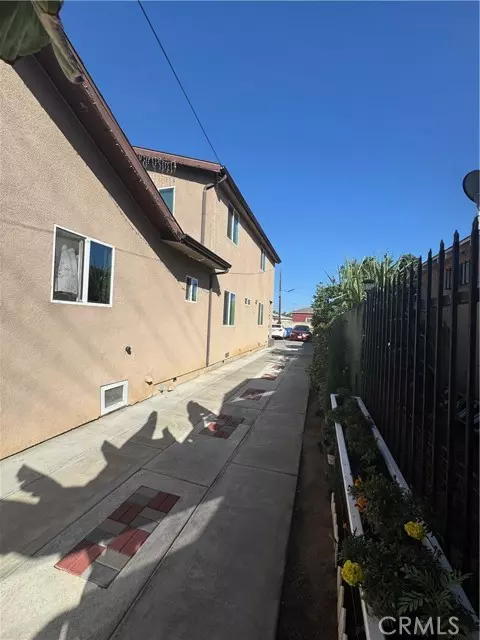 Los Angeles, CA 90044,9300 S Hoover ST