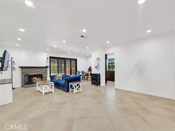 Chatsworth, CA 91311,9527 Oso AVE