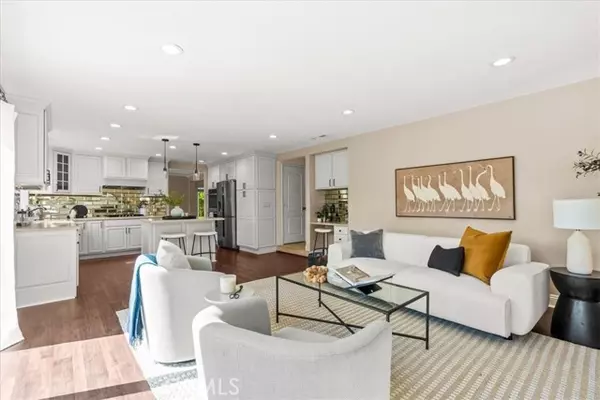 Irvine, CA 92620,3 Christamon