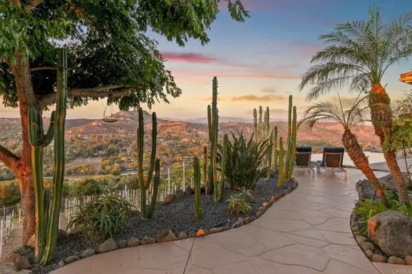 Bonsall, CA 92003,30330 Via Maria Elena