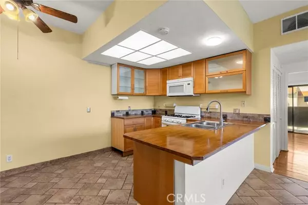 San Fernando, CA 91340,10943 Laurel Canyon BLD C10