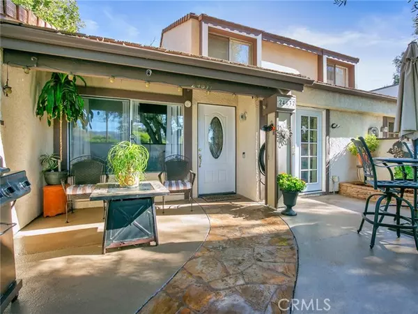 Valencia, CA 91355,24637 Trevino DR