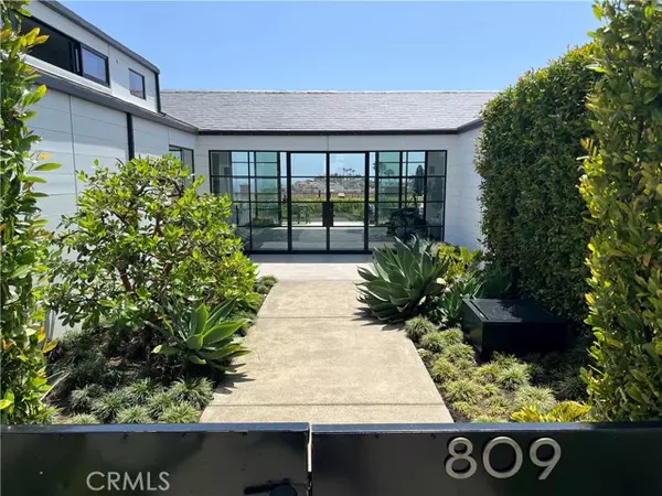 Laguna Beach, CA 92651,809 Emerald Bay