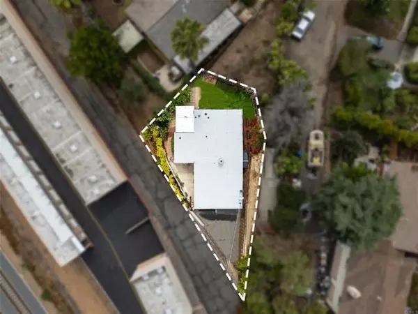 Vista, CA 92083,215 Guajome ST