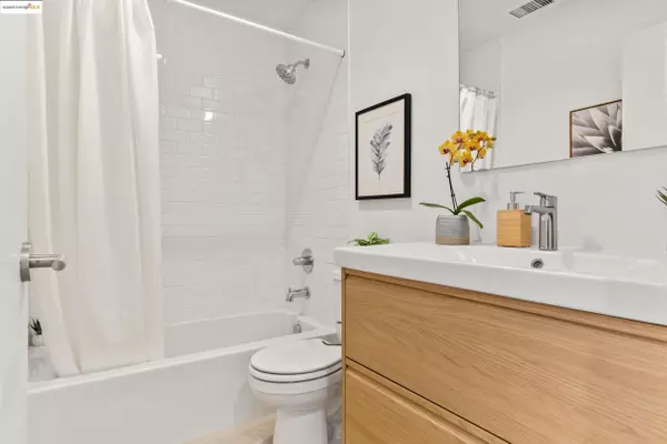 Oakland, CA 94602,4033 Park Blvd.