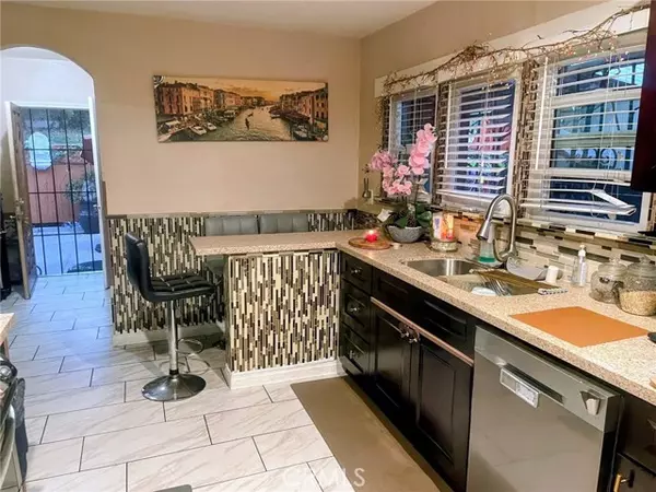 Los Angeles, CA 90026,2958 London ST