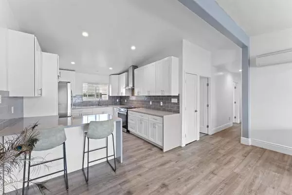 Escondido, CA 92029,1045 Howard AVE