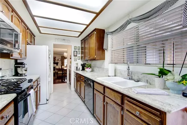 Glendora, CA 91740,946 S Glendora AVE