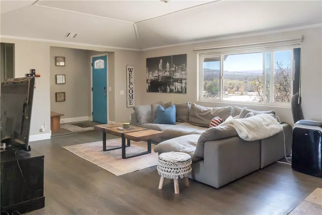 Apple Valley, CA 92308,10691 Joshua RD