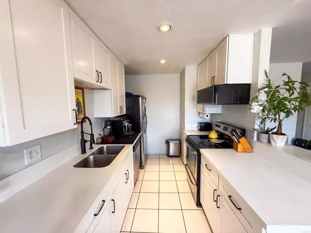 1647 Pentecost WAY 11, San Diego, CA 92105