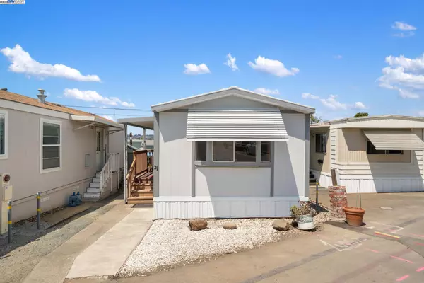 Castro Valley, CA 94546,3998 Castro Valley Blvd SPC 27