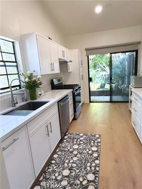 Santa Ana, CA 92704,2510 W MacArthur BLD B