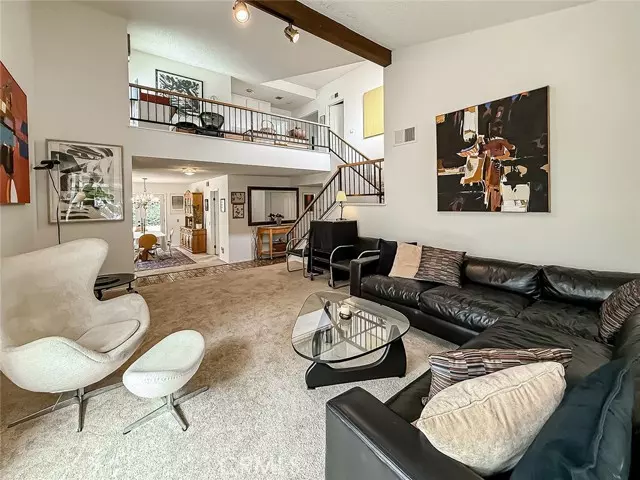 Calabasas, CA 91301,5021 Ambridge DR