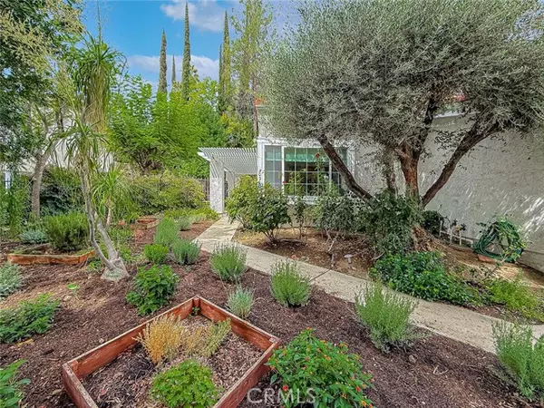 Calabasas, CA 91301,5021 Ambridge DR