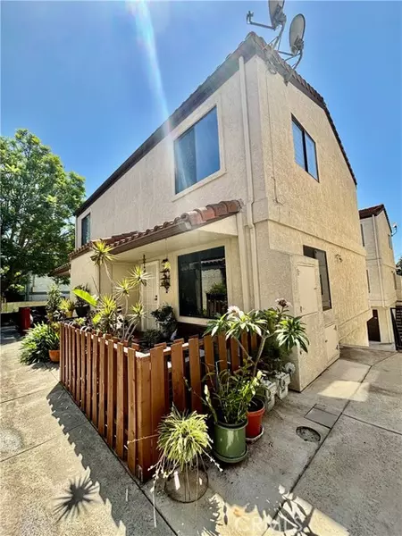 11750 206th ST, Lakewood, CA 90715