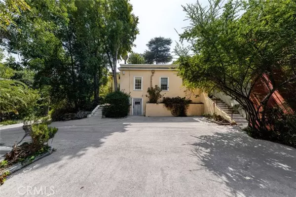 Los Angeles, CA 90068,2027 N Highland AVE