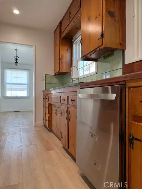 Canoga Park, CA 91303,22051 Vanowen ST