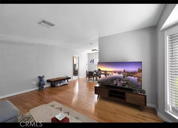 Lake Balboa, CA 91406,17621 Lemay ST