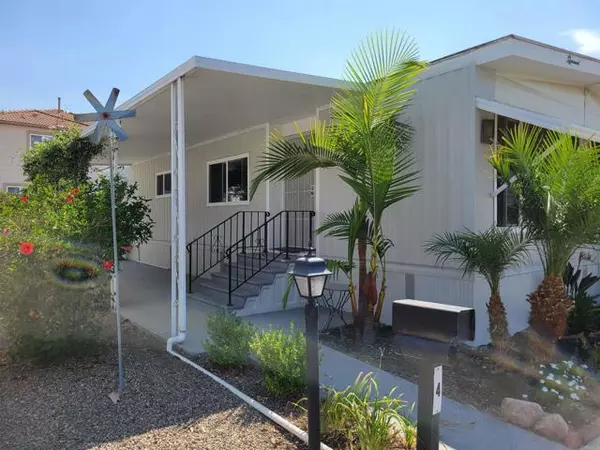 Escondido, CA 92027,2300 E Valley Pkwy 4