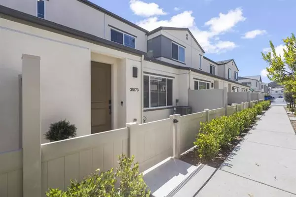 Fallbrook, CA 92028,35173 GROVE TRL