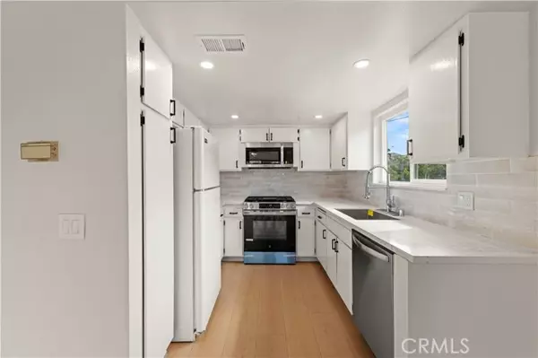 Canyon Country, CA 91351,17847 Beneda LN 13