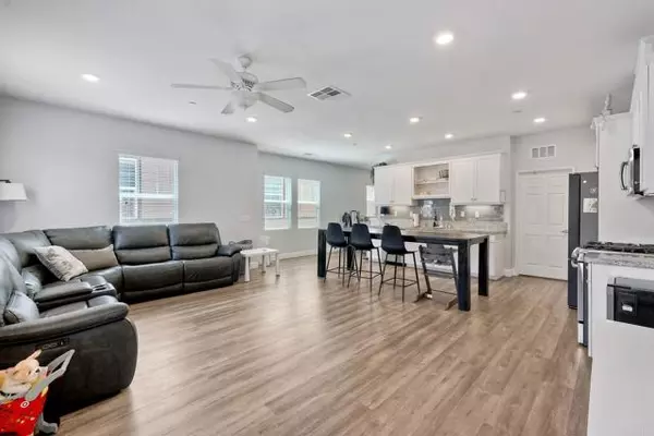 Chula Vista, CA 91915,1512 Champion LN 4