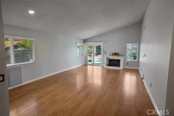 Valencia, CA 91354,23121 Magnolia Glen DR