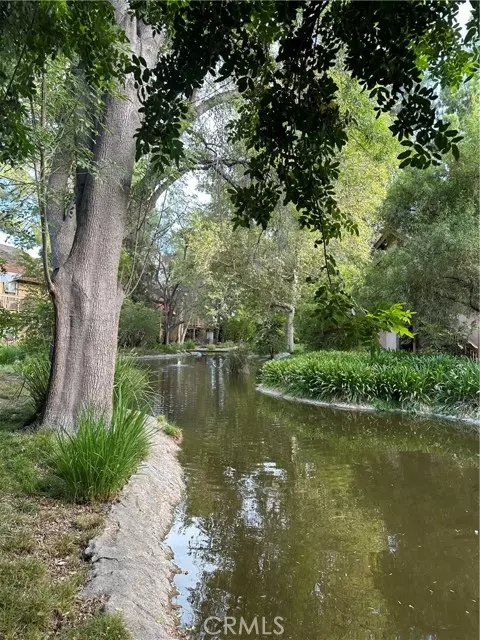 7050 Shoup AVE 208, Canoga Park, CA 91303