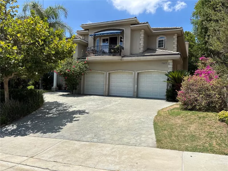 9507 Hunt Club LN, Chatsworth, CA 91311