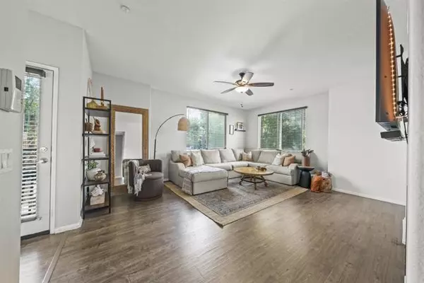 Escondido, CA 92025,300 Tesoro Glen 101