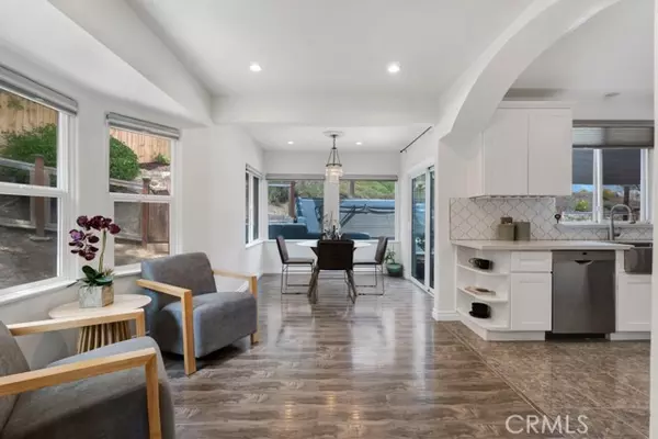 Tarzana, CA 91356,19419 Oxnard ST